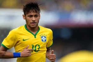 跨界合作不断升级：电竞与时尚、娱乐产业深度融合，电竞与品牌合作