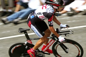 跨界合作开启：篮球与娱乐、科技的深度融合，篮球产业链