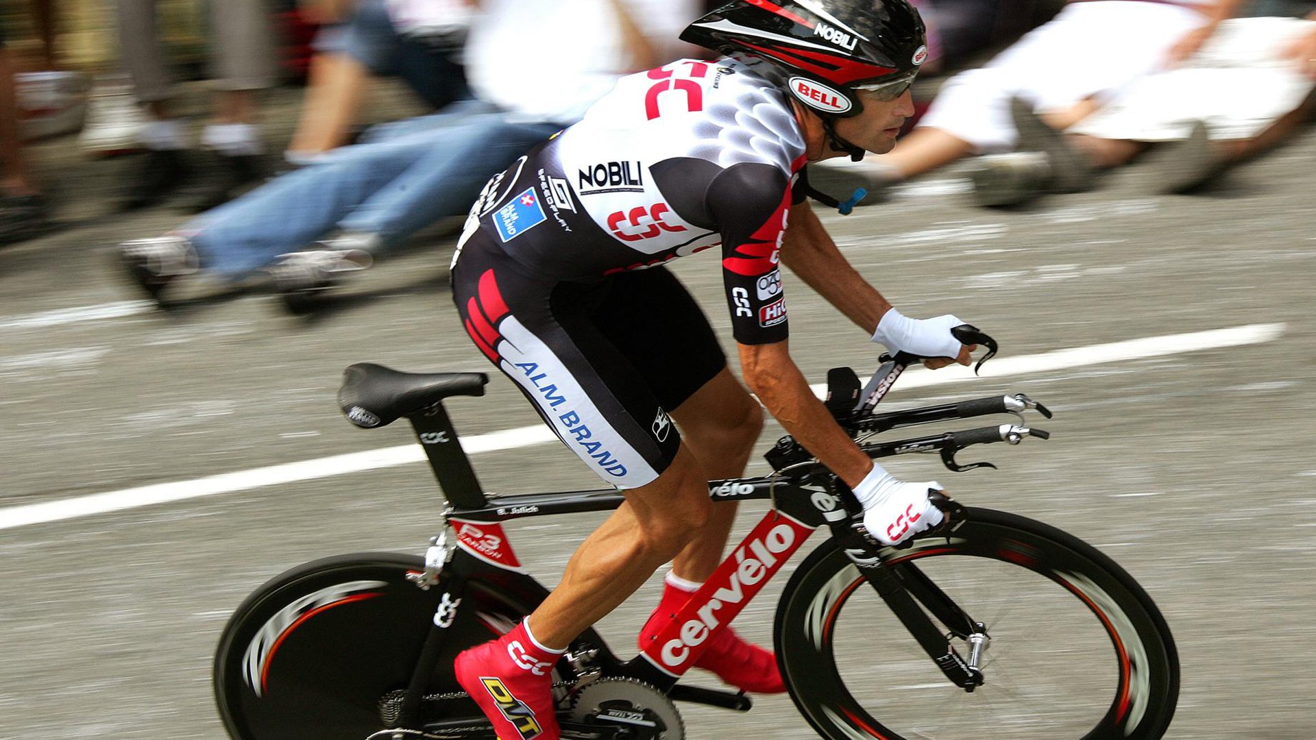 跨界合作开启：篮球与娱乐、科技的深度融合，篮球产业链